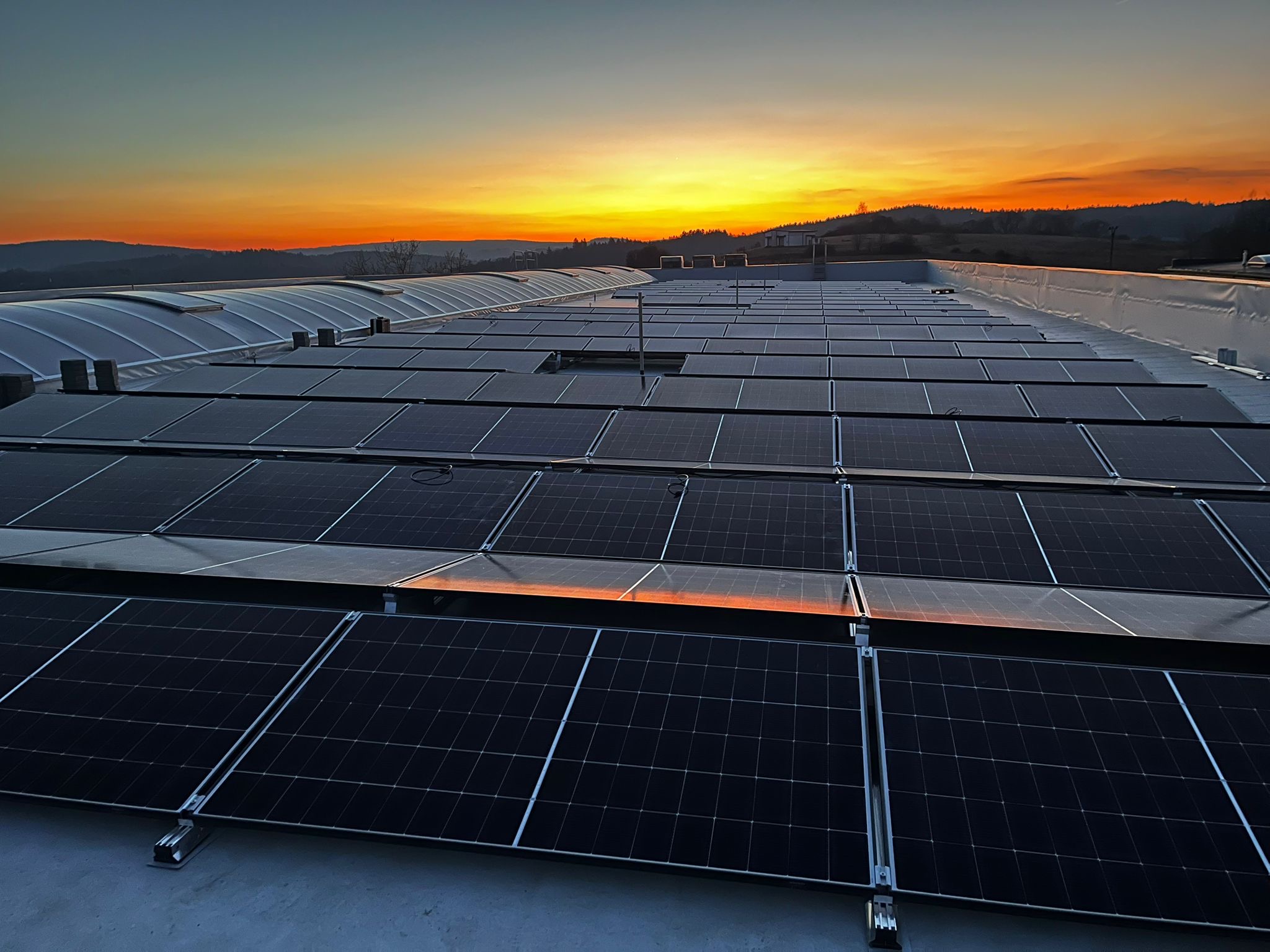 Fotovoltaická elektrárna na průmyslové střeše